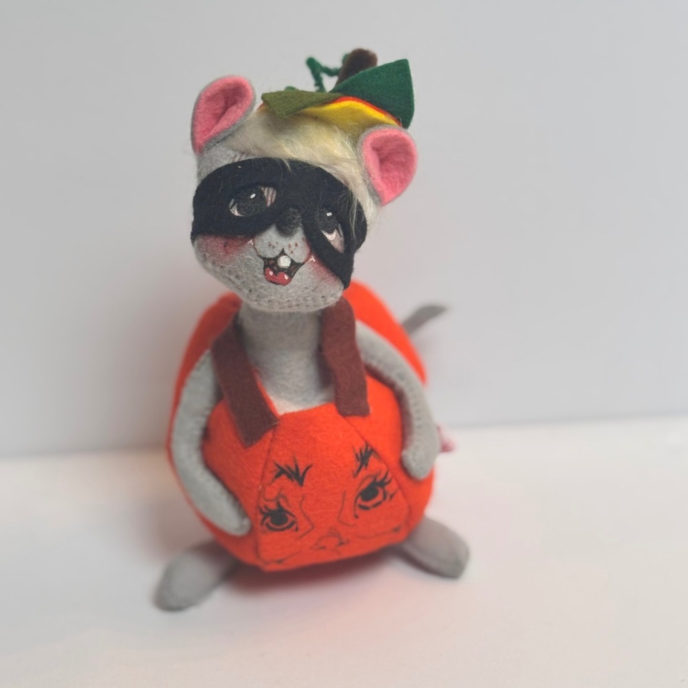 Annalee Dolls 1997 Halloween Pumpkin Mouse with Mask Felt Figurine 8 Inch